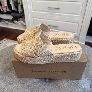 Beach by Matisse Layback wedge sandal in color natural